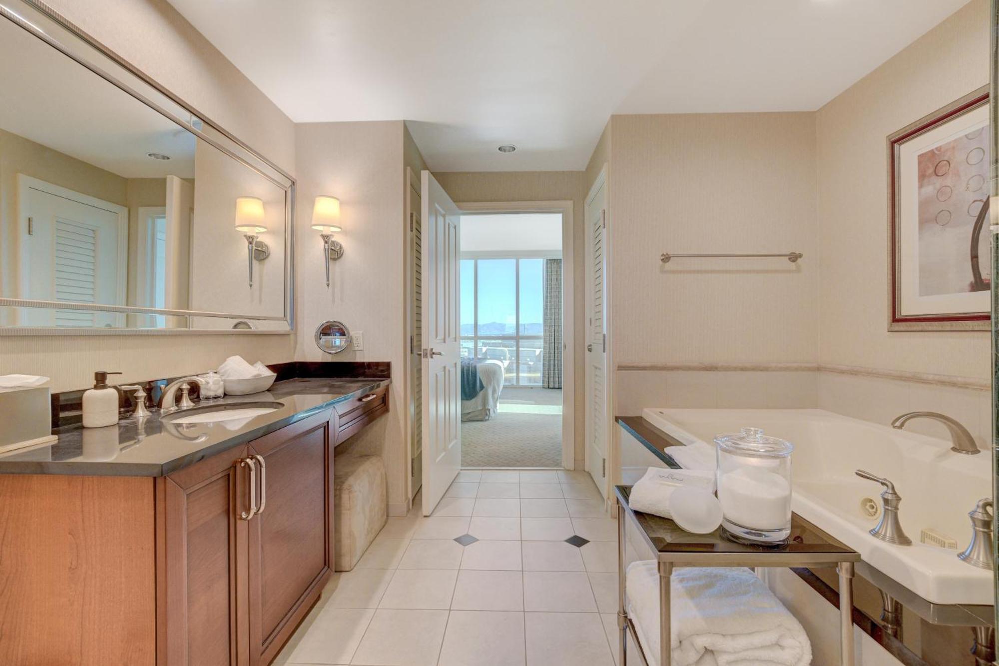 Luxurious 1 Bd/2Bth Premium Suite Mgm Signature W/Balcony Лас-Вегас Екстер'єр фото